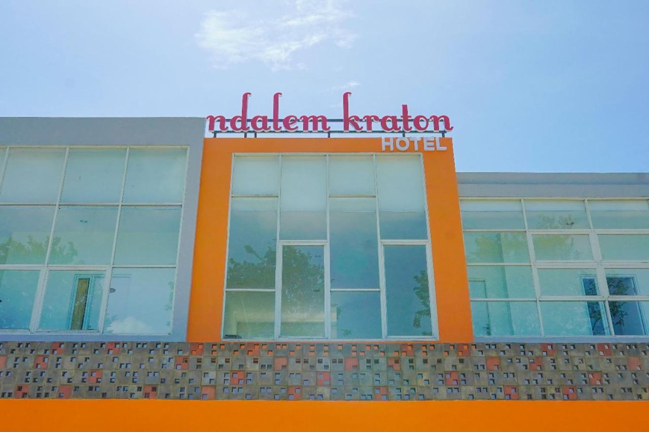 Ndalem Kraton Hotel Sidoarjo Eksteriør bilde