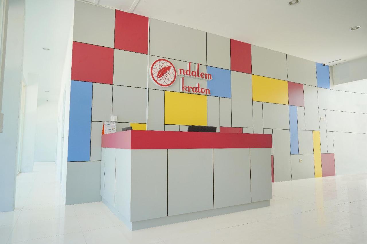 Ndalem Kraton Hotel Sidoarjo Eksteriør bilde