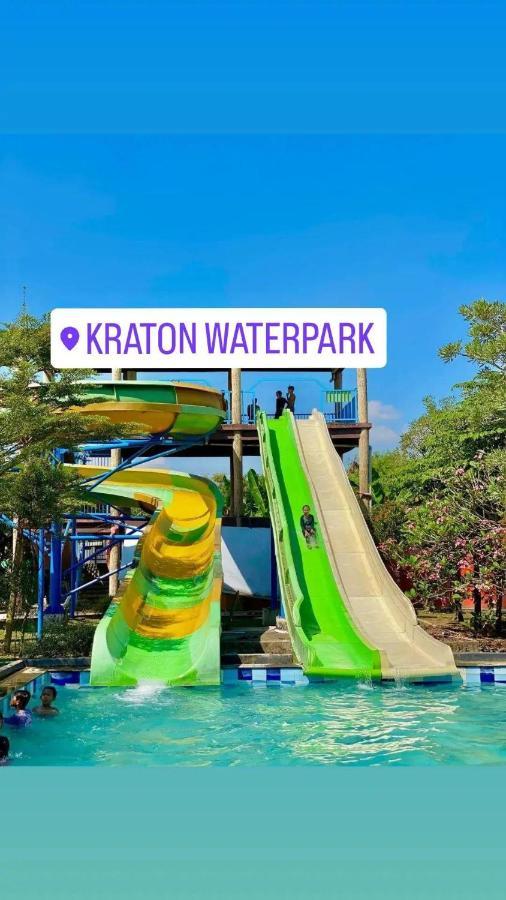 Ndalem Kraton Hotel Sidoarjo Eksteriør bilde